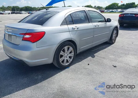 2013 Chrysler 200 Touring z USA, uszkodzony, nr VIN 1C3CCBBB0DN655951